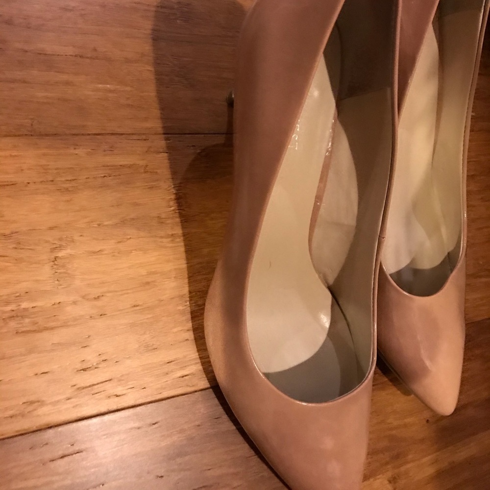 Ann Klein tan heels - Picture 1 of 3